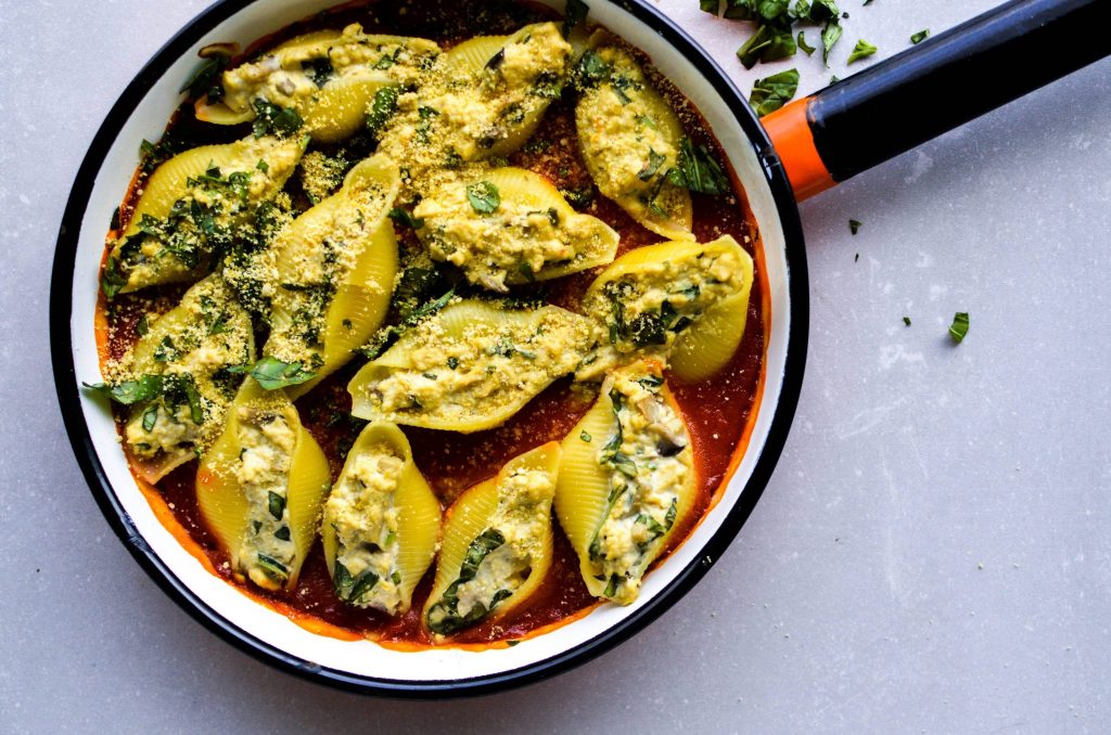 spinach-and-ricotta-stuffed-shells-with-roasted-capsicum