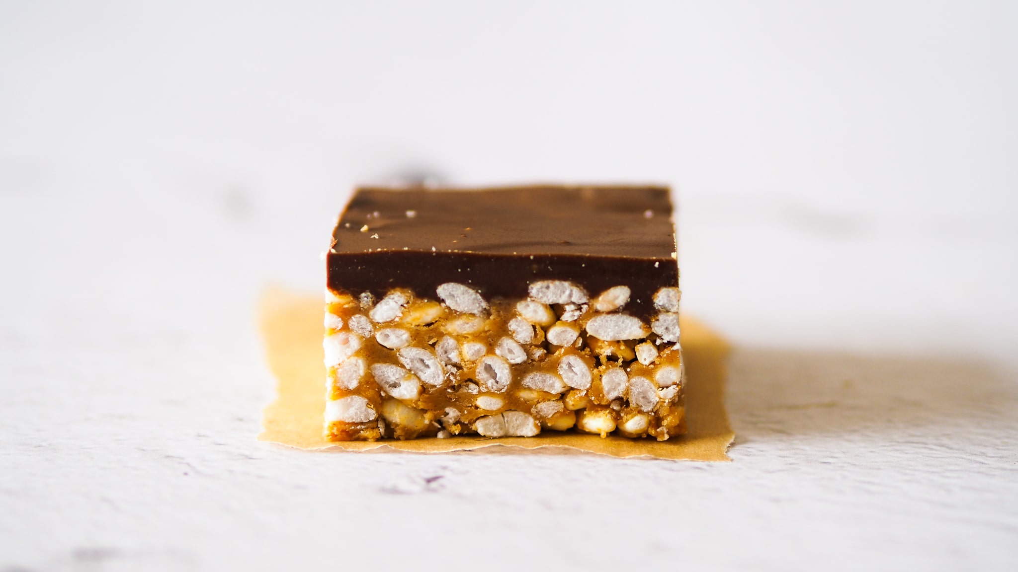 peanut-butter-rice-crispy-slice
