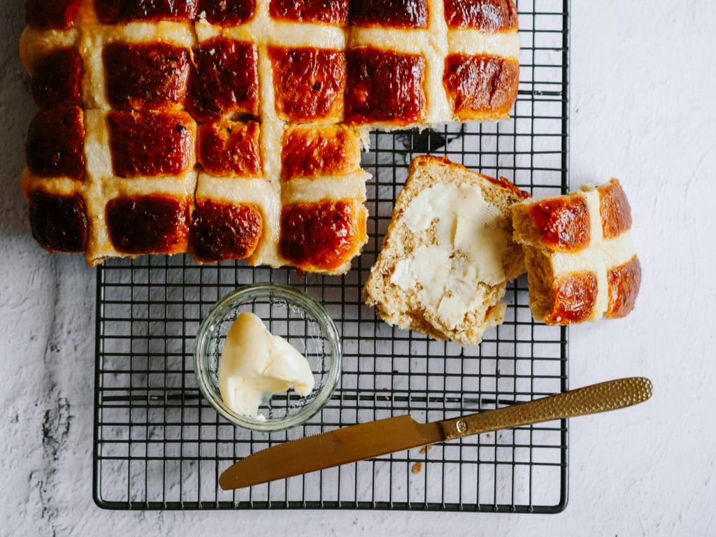 vegan-hot-cross-buns