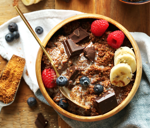 chocolate-quinoa-breakfast-bowl