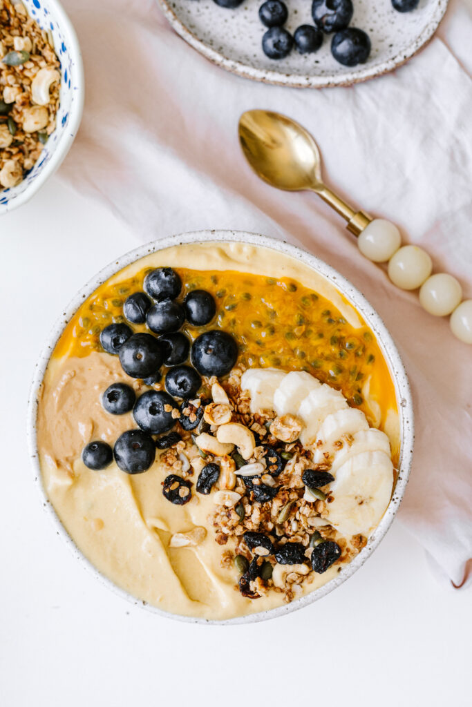 mango-smoothie-bowl
